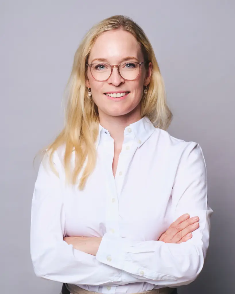 Dr. med. Annabelle Sanders - Eyelid Aesthetics Frankfurt high